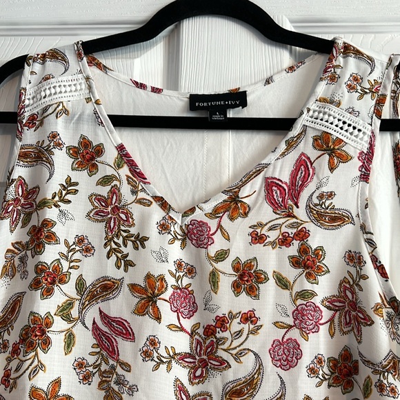 Fortune + Ivy Floral Tank with Buttons on Back - Picture 2 of 5